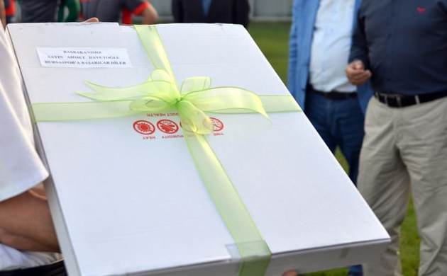 Başbakan Davutoğlu'ndan Bursaspor'a baklava jesti