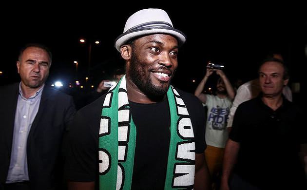 Essien resmen Panathinaikos'ta