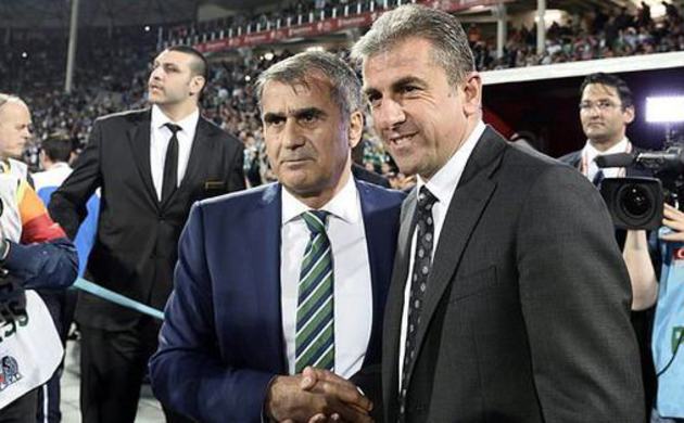 Başımız eğik değil
