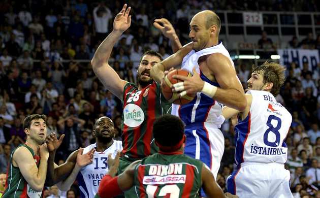Finalde ilk salvo Efes'ten