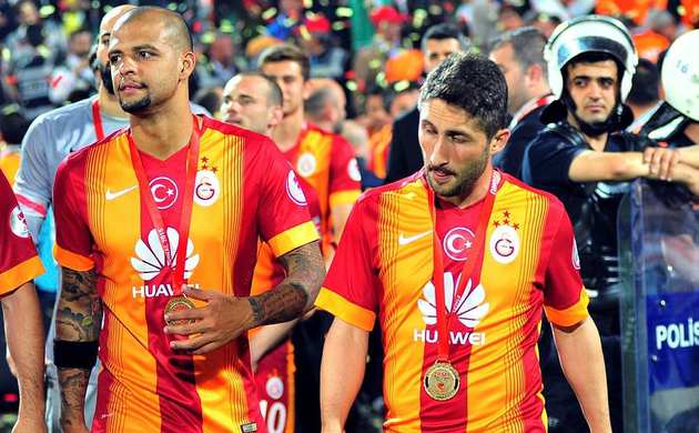 Melo'ya kapıyı gösterdi