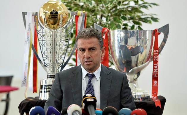 Hamza Hamzaoğlu resmi imzayı atıyor