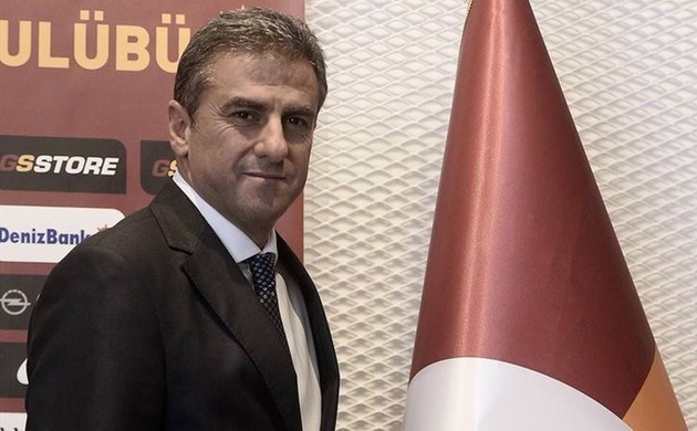 Hamza Hamzaoğlu, Galatasaray'la 3 yıllık sözleşme imzaladı