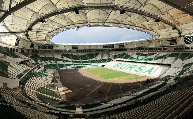Timsah Arena'nın zemini çimlendirildi