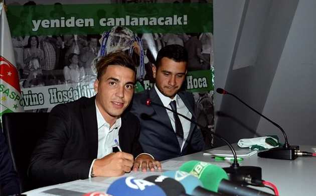 Josue 1 yıl daha Timsah