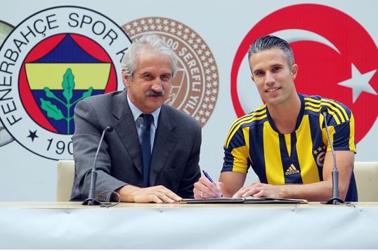 Van Persie ne kadar kazanacak?