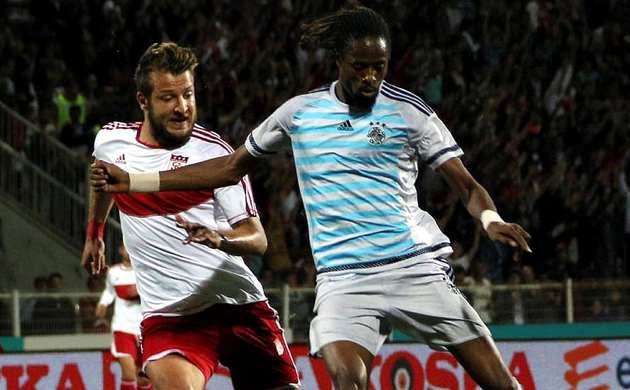 Fenerbahçe stoperleriyle kazandı