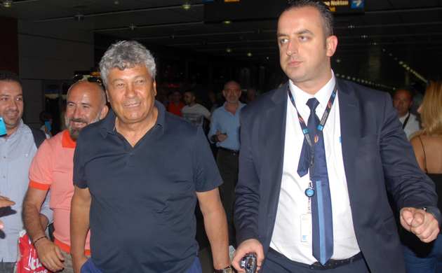 Lucescu'dan G.Saraylı taraftara jest