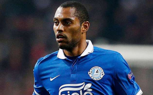 Douglas Galatasaray'a yakın