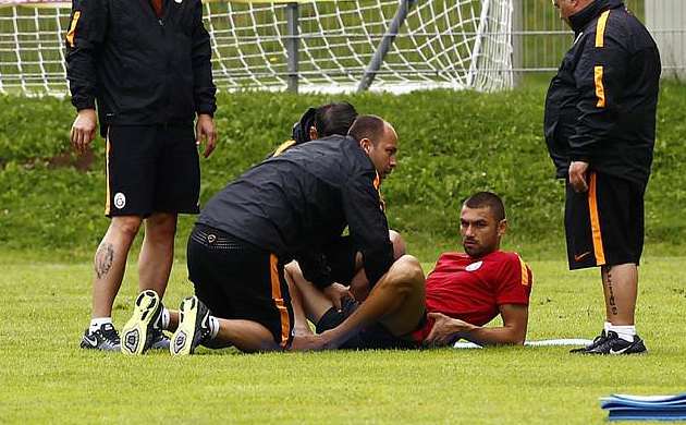 Burak Yılmaz ve Selçuk İnan'dan kötü haber