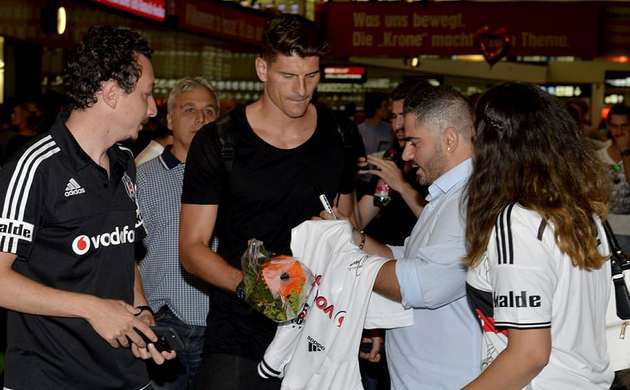 Mario Gomez kampa katıldı