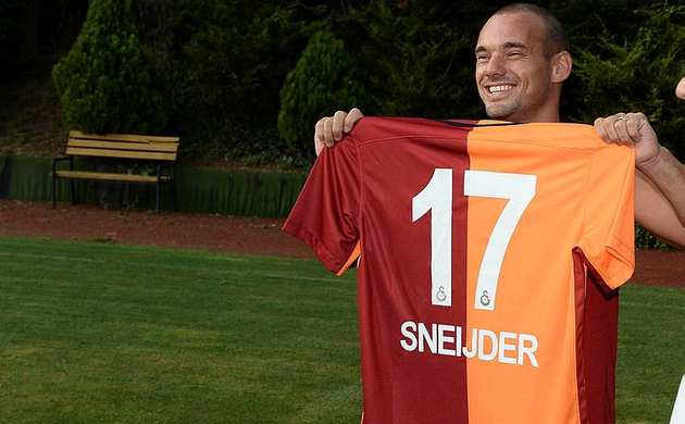 Burak Yılmaz'dan Sneijder'e sürpriz