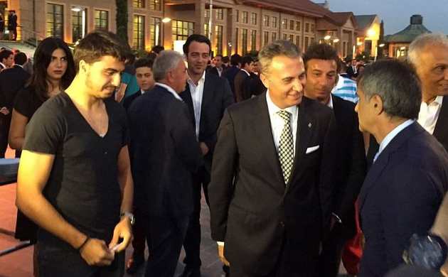 Ozan Tufan Beşiktaşlılarla bir arada