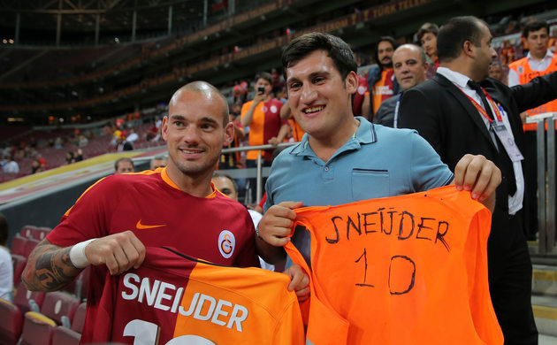 Sneijder'den büyük jest