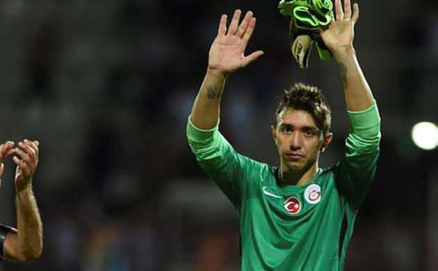 Muslera yine yaktı