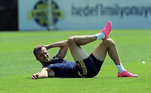 Alves yok Kadlec var