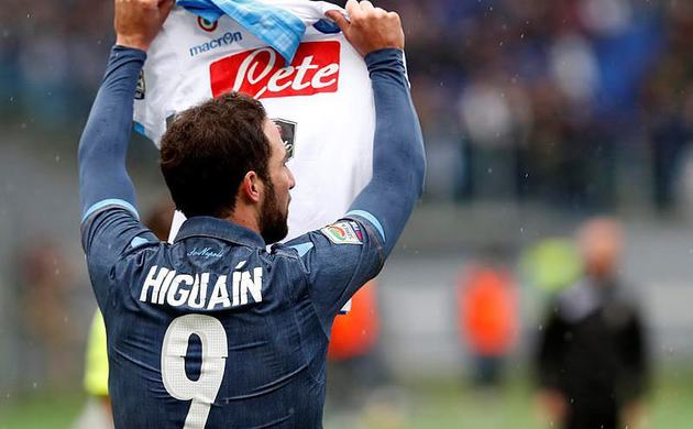 Burak'ın yerine Higuain