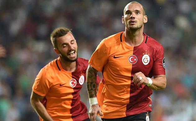 Sneijder'den yönetime rest