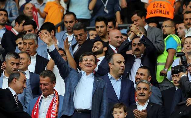 Millilere Davutoğlu morali