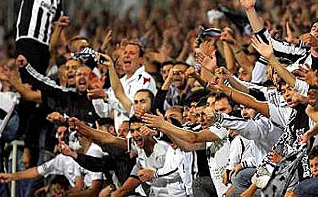 Çinliler Beşiktaşlıları izliyor