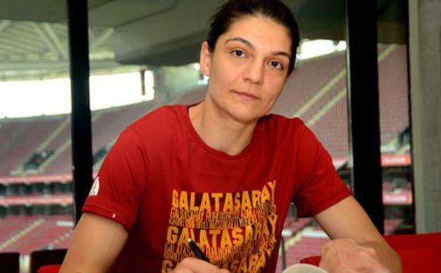 Galatasaray'da Nevriye Yılmaz'ın sözleşmesi uzatıldı