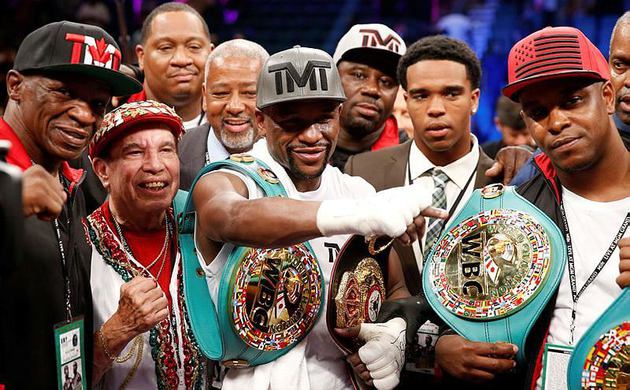 Mayweather Rocky'nin rekorunu egale etti