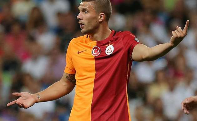 Podolski forvet oynamak istiyor