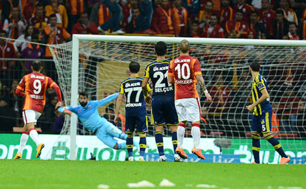 Sneijder'e derbi sürprizi