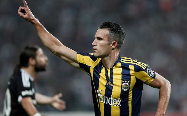 Van Persie yedeğe çekildi