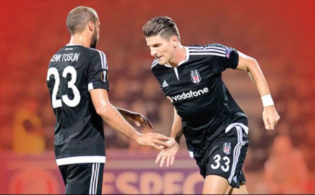 Cenk ve Gomez, 11 takıma bedel