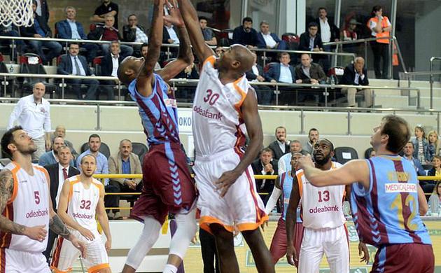 G.Saray, Trabzon'da güle oynaya kazandı