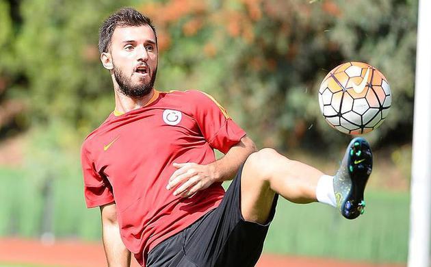 Yıldız futbolcuya şok!