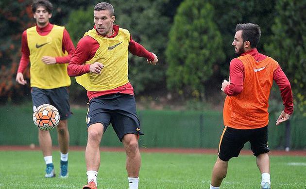 Galatasaray'a Podolski ve Hamit'ten güzel haber
