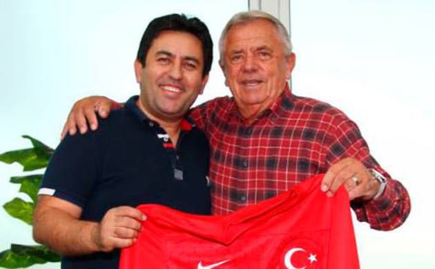 O hoca hemen gönderilmeli