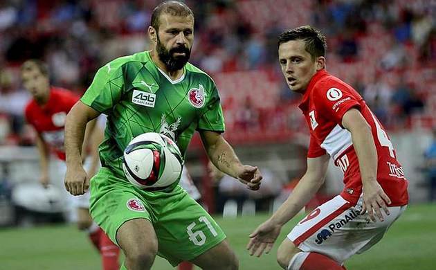 Gökdeniz Karadeniz futbolu bırakıyor