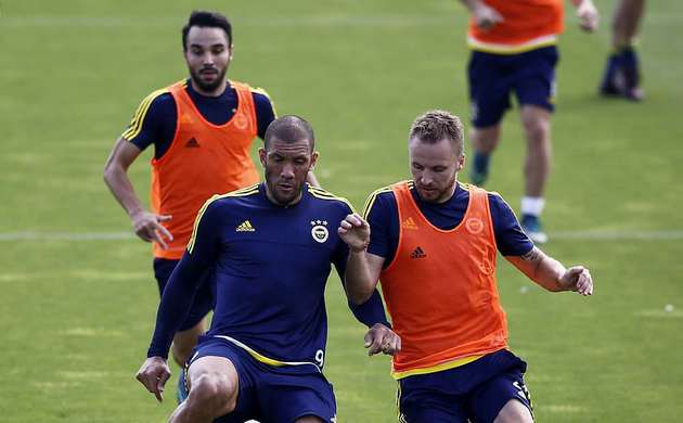 Fenerbahçe'de 3 oyuncu kadrodan çıkarıldı