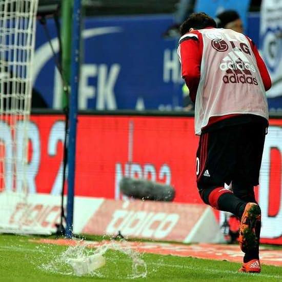 Milli futbolcuya şok tepki! - 1