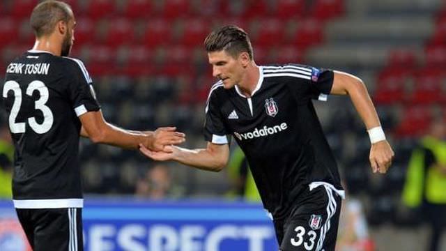 Gomez'i tek geçiyor! - 1