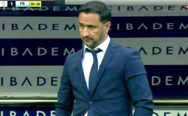 Van Persie'nin golünde Pereira...