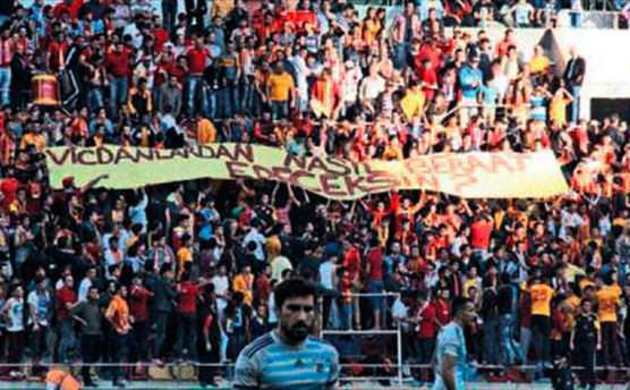 Kadir Has'ta vicdan pankartı