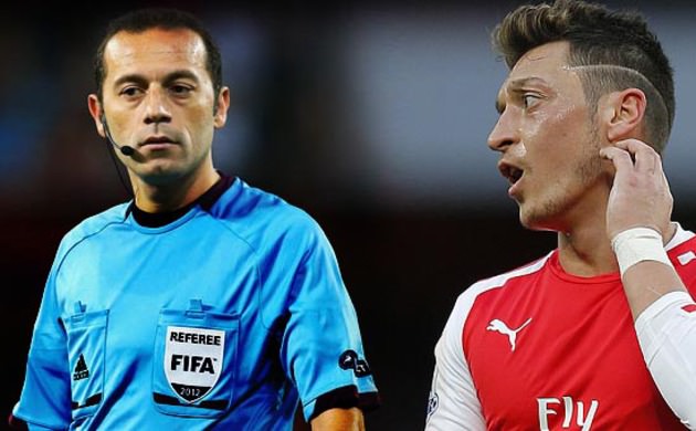 Mesut Özil'den Cüneyt Çakır'a şok küfür!