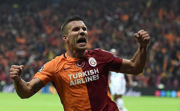 Podolski tarihe geçti