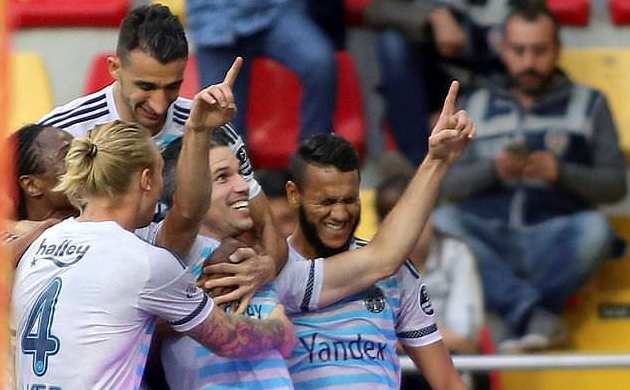 Fernandao mu? Van Persie mi? İşte ilk 11