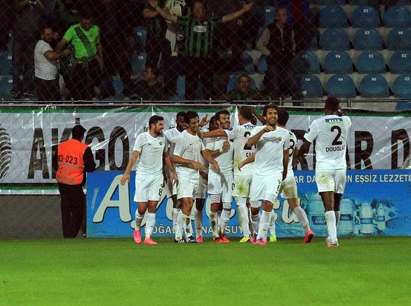 Akhisar'a Rize'de şekerli çay ikramı