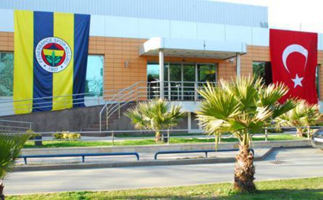 G.Saraylı taraftarlar F.Bahçe tesislerini bastı!