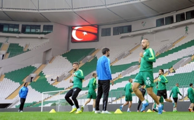 Timsah yeni yuvasına kavuştu