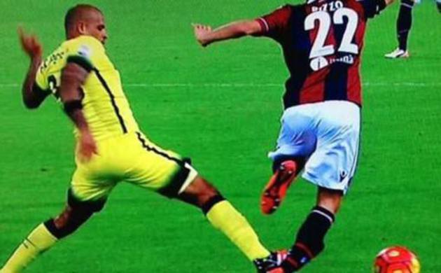 Melo İtalya'daki ilk kırmızı kartını gördü