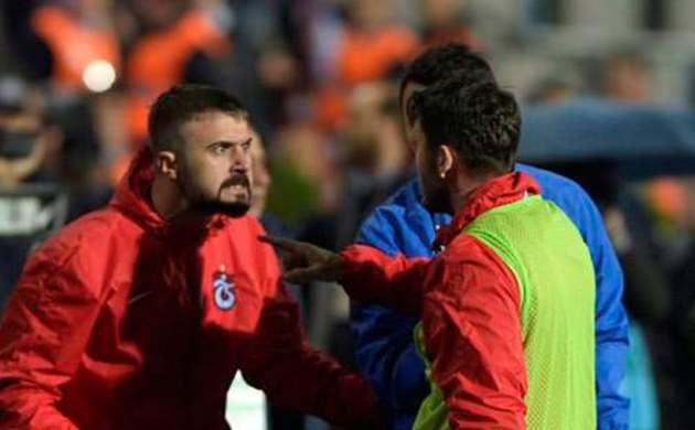 Onur Kıvrak taraftarla tartıştı
