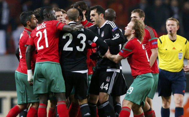 Cenk'e dirsek atan Corluka'ya UEFA'dan ceza
