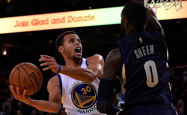 Son şampiyon Warriors'tan 50 sayı fark